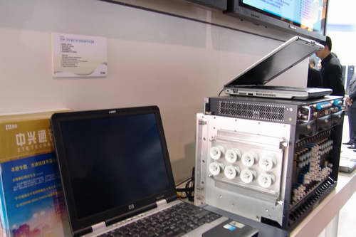 2005中國國際通信展中興展臺 科技盛宴上的產品秀